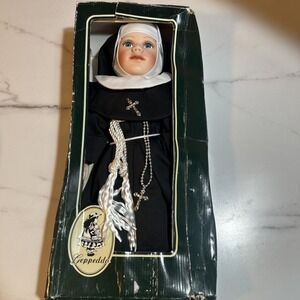 Geppeddo Sister Catherine Nun Porcelain 16" Doll 17R218 Damaged Box